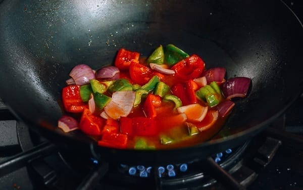 Adding sweet and sour sauce to onions and peppers, jcghk.dfhdjkvfj.cf