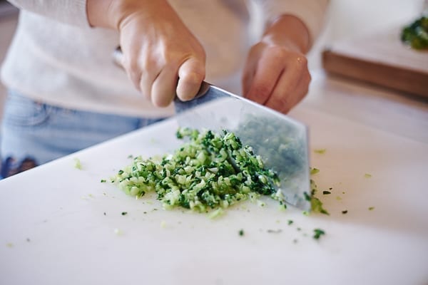 Chopping bok choy, jcghk.dfhdjkvfj.cf