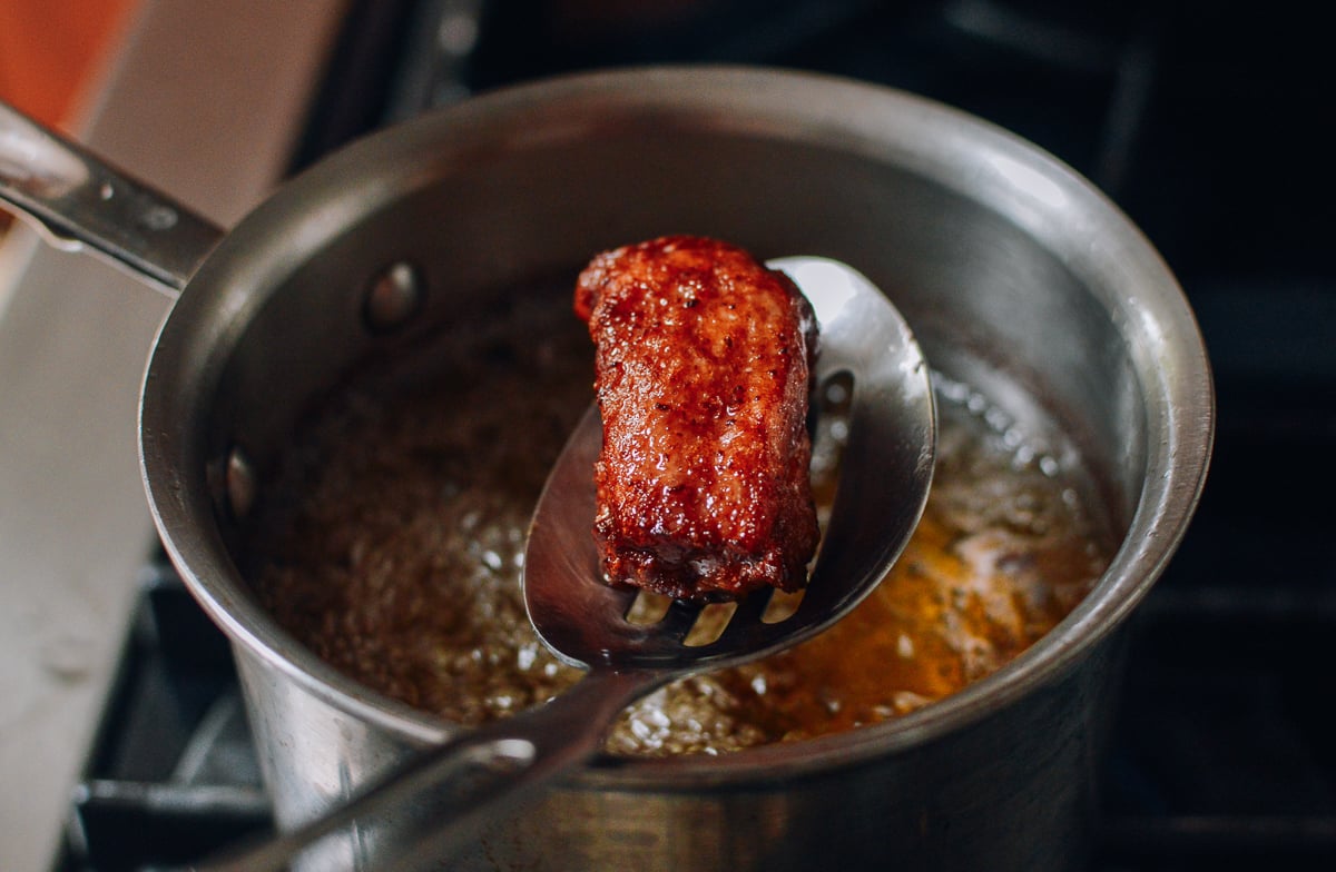 Pulling fried rib out of frying oil, jcghk.dfhdjkvfj.cf