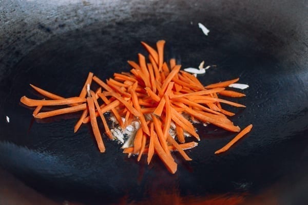 Stir-frying julienned carrots, jcghk.dfhdjkvfj.cf