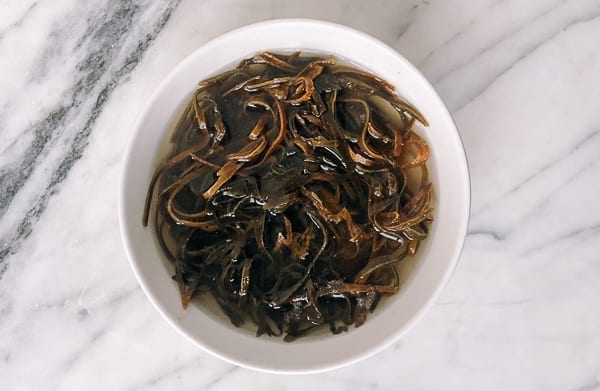 Rehydrated Dried kelp strips in a bowl by jcghk.dfhdjkvfj.cf