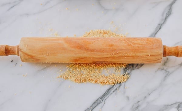 crushing crackers into crumbs with rolling pin, jcghk.dfhdjkvfj.cf