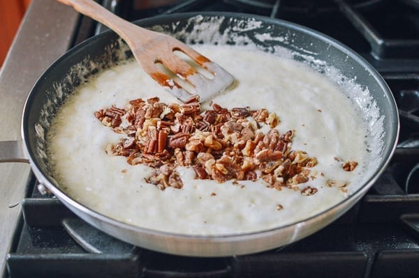 Adding toasted nuts to melted marshmallows, jcghk.dfhdjkvfj.cf