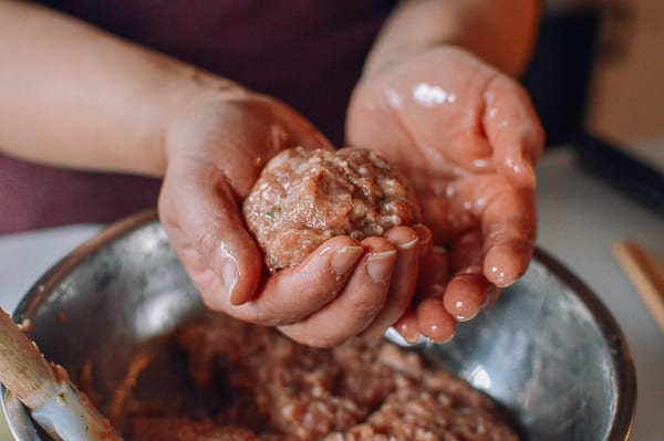 Shaping meatballs, jcghk.dfhdjkvfj.cf
