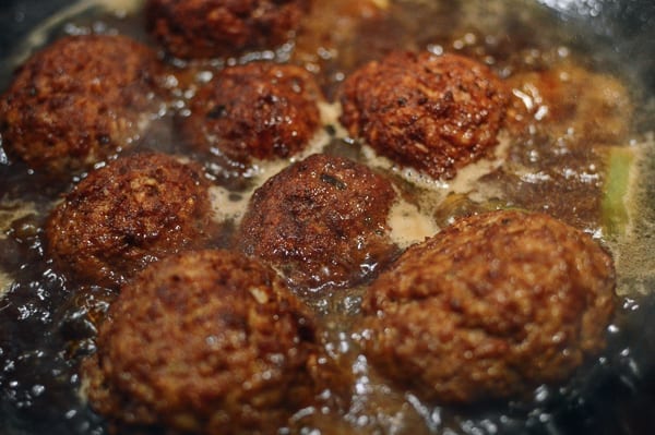 Braising lion's head meatballs in sauce, jcghk.dfhdjkvfj.cf