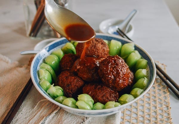 Drizzling Lion's Head Meatballs with Sauce, jcghk.dfhdjkvfj.cf