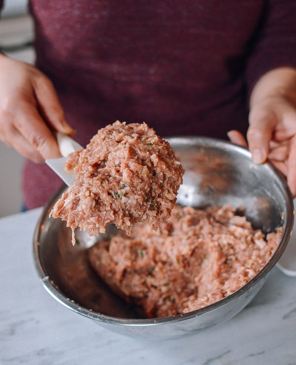 Whipping Chinese pork meatball mixture, jcghk.dfhdjkvfj.cf