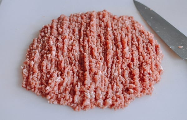 Hand chopping pork, jcghk.dfhdjkvfj.cf