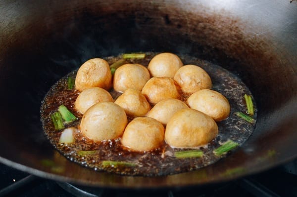 Stuffed fried gluten balls added to braising liquid, jcghk.dfhdjkvfj.cf