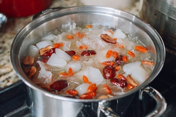 Adding dried dates, goji berries, and sugar, jcghk.dfhdjkvfj.cf