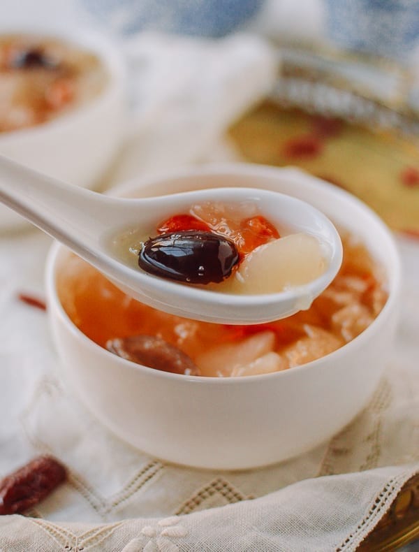 White Fungus Soup with Pears, Dates, and Goji Berries, jcghk.dfhdjkvfj.cf