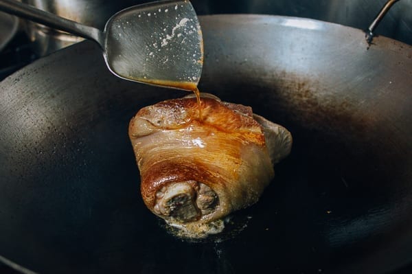 Using hot oil to sear pork front hock, jcghk.dfhdjkvfj.cf