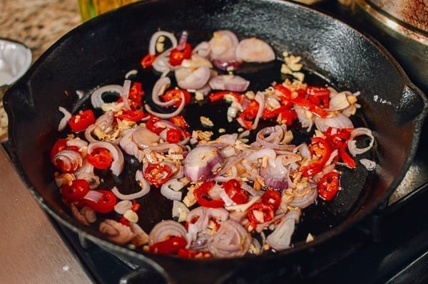 Cooking garlic, shallots, and chilies, jcghk.dfhdjkvfj.cf