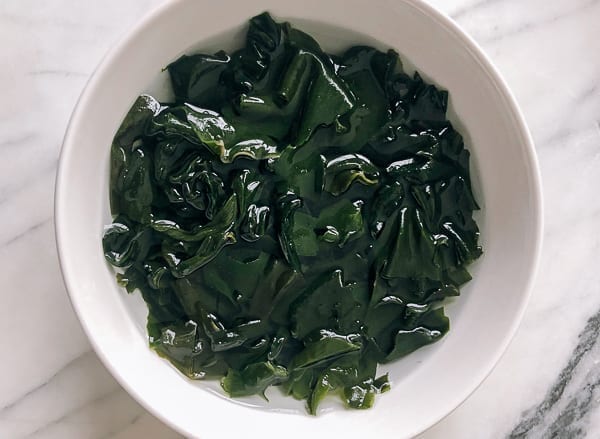 rehydrated wakame seaweed in a bowl by jcghk.dfhdjkvfj.cf