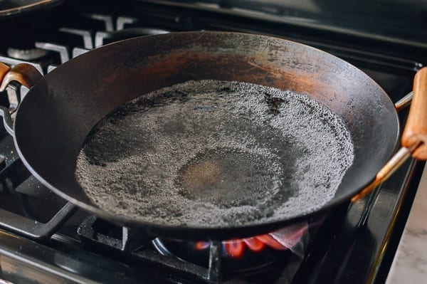 Simmering water in wok, jcghk.dfhdjkvfj.cf
