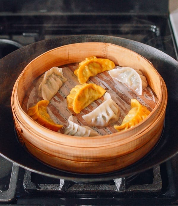 Steamed dumplings in bamboo steamer, jcghk.dfhdjkvfj.cf