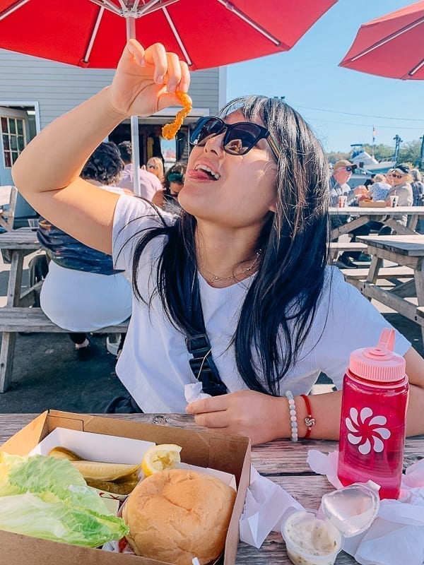 Kaitlin eating clam strips, jcghk.dfhdjkvfj.cf