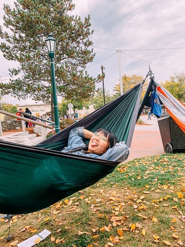 Kaitlin in Hammock outside L.L. Bean store, jcghk.dfhdjkvfj.cf