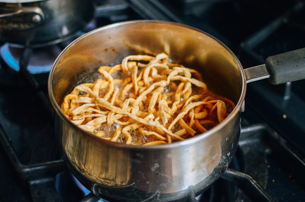 Frying Chinese egg noodles, jcghk.dfhdjkvfj.cf