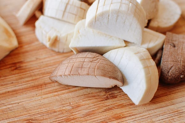 Scored pieces of king oyster mushroom, jcghk.dfhdjkvfj.cf
