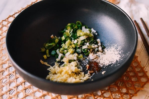 Scallions, garlic, soy sauce, sugar, white pepper, jcghk.dfhdjkvfj.cf