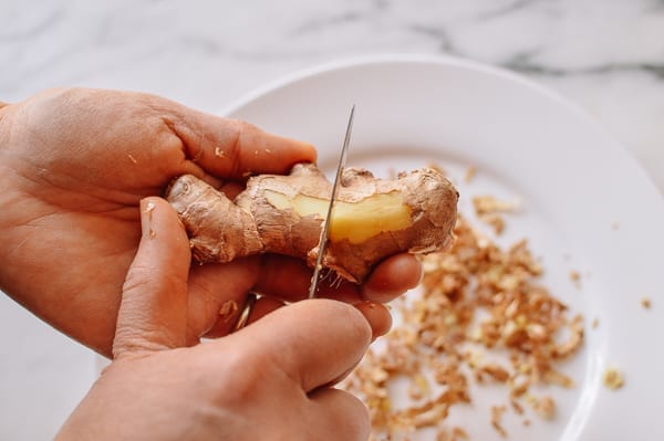 Peeling ginger, jcghk.dfhdjkvfj.cf