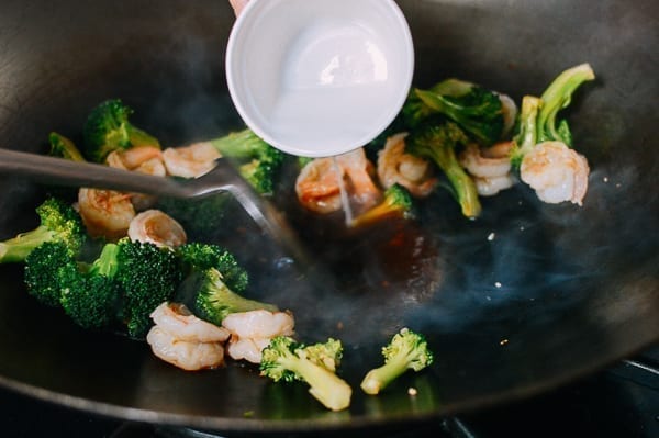 Pouring cornstarch into wok, jcghk.dfhdjkvfj.cf