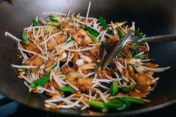 Stir-frying poor man's Thai rice noodles, jcghk.dfhdjkvfj.cf