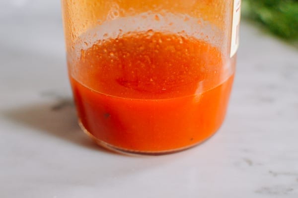 Cleaning out tomato sauce jar with water, jcghk.dfhdjkvfj.cf