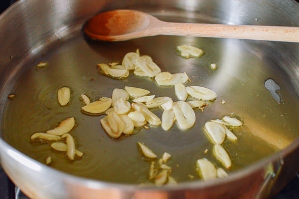 Cooking garlic in olive oil, jcghk.dfhdjkvfj.cf