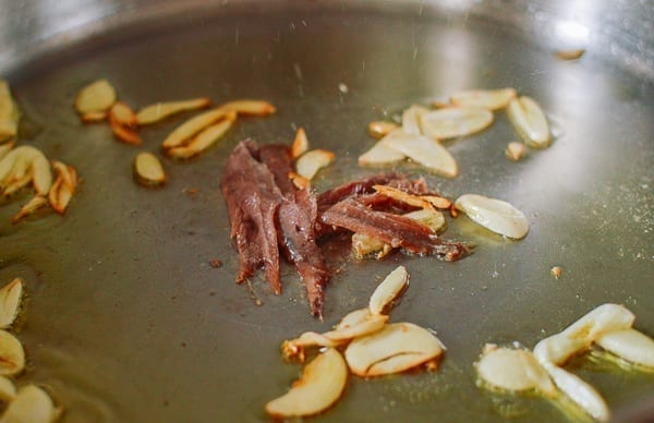 Adding anchovies to garlic, jcghk.dfhdjkvfj.cf