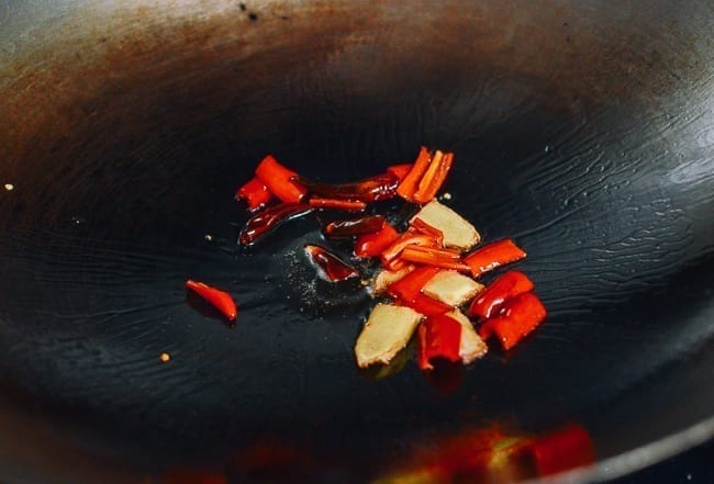 Adding red peppers to wok, jcghk.dfhdjkvfj.cf