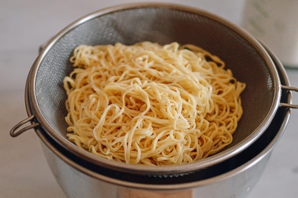 Drained cooked egg noodles, jcghk.dfhdjkvfj.cf