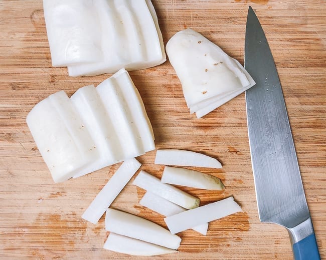 Cutting daikon radish into pieces, jcghk.dfhdjkvfj.cf