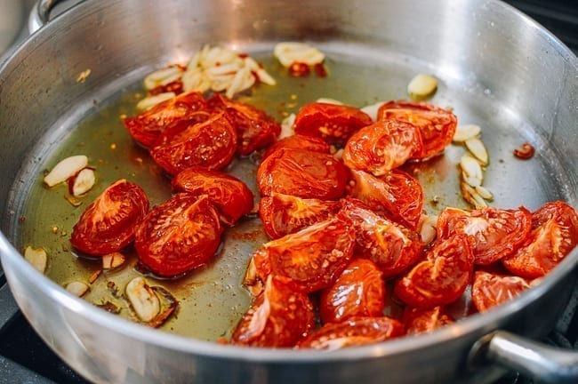 Adding tomatoes and tomato paste, jcghk.dfhdjkvfj.cf