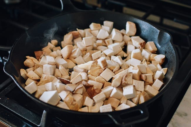 Adding mushrooms to cast iron pan, jcghk.dfhdjkvfj.cf