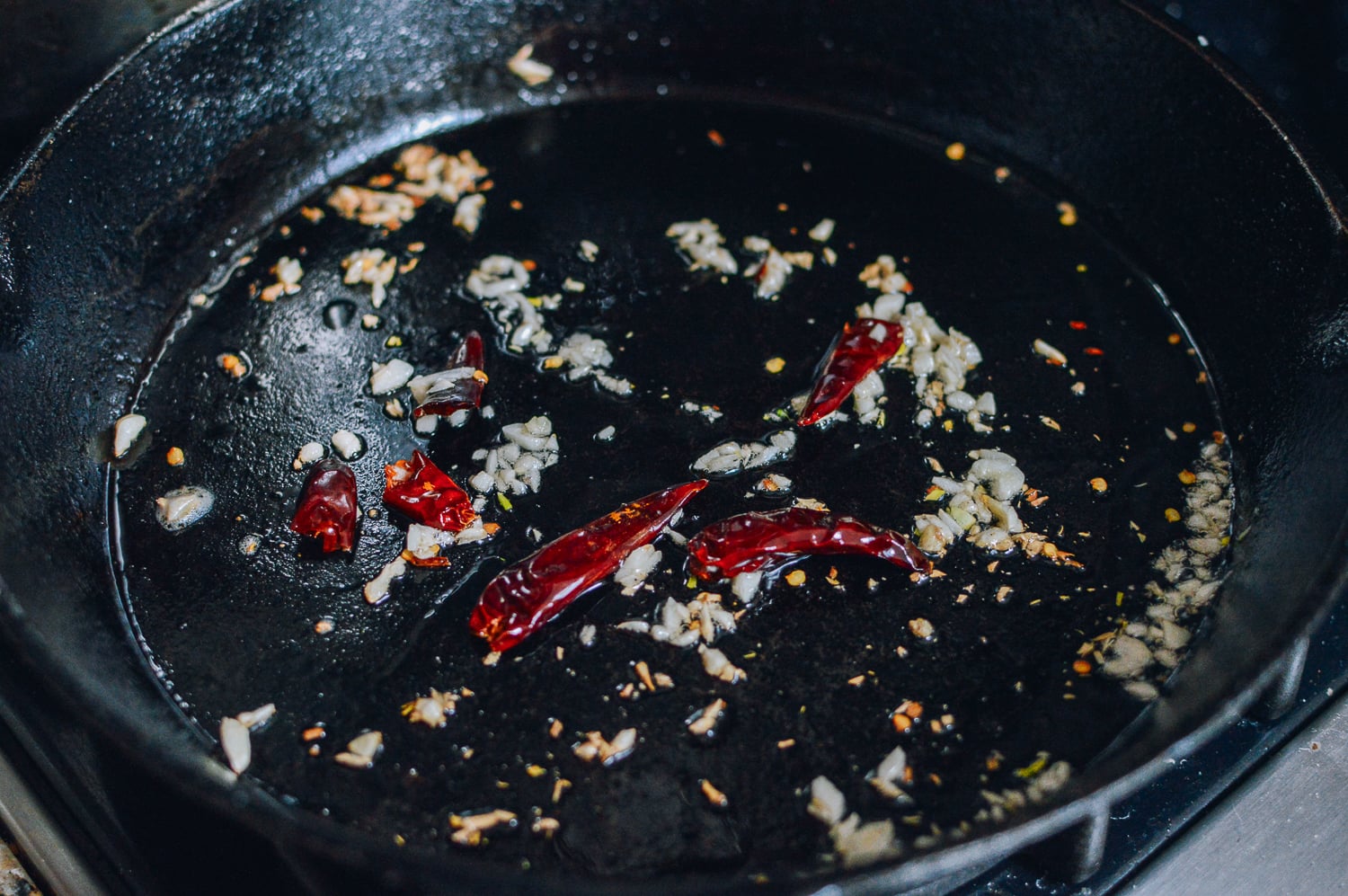 Cooking garlic and chilies, jcghk.dfhdjkvfj.cf