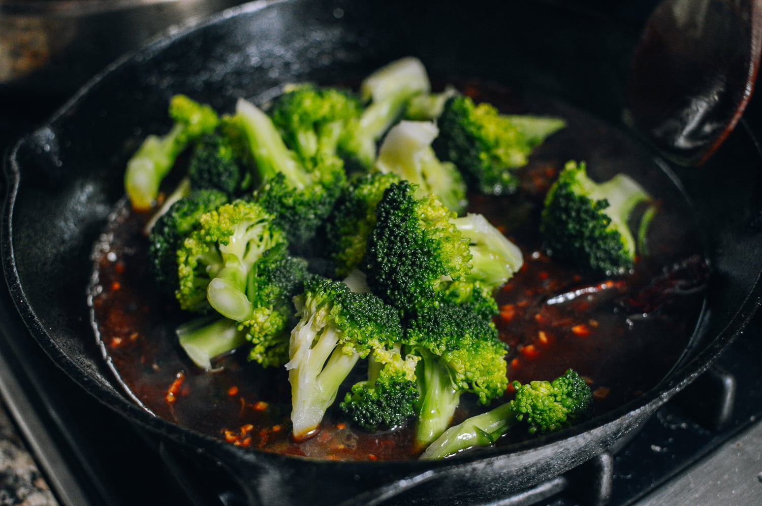 Adding broccoli to sauce, jcghk.dfhdjkvfj.cf