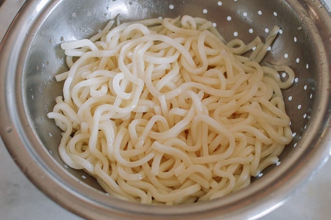 Drained udon noodles in colander, jcghk.dfhdjkvfj.cf