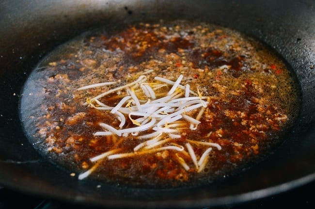 Adding bean sprouts to soup, jcghk.dfhdjkvfj.cf