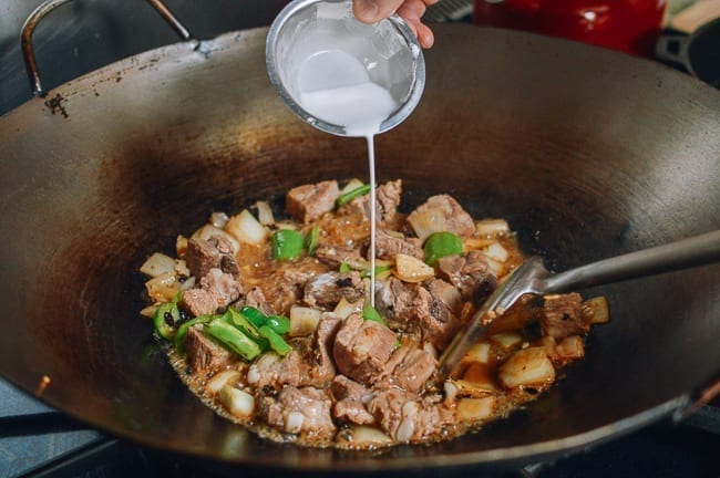 Adding cornstarch slurry to thicken sauce, jcghk.dfhdjkvfj.cf