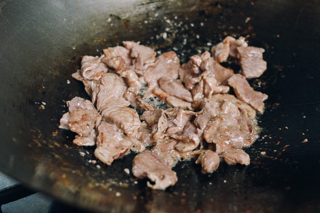 Searing pork slices in wok, jcghk.dfhdjkvfj.cf