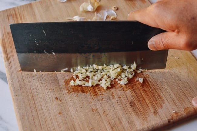 Mincing garlic, jcghk.dfhdjkvfj.cf