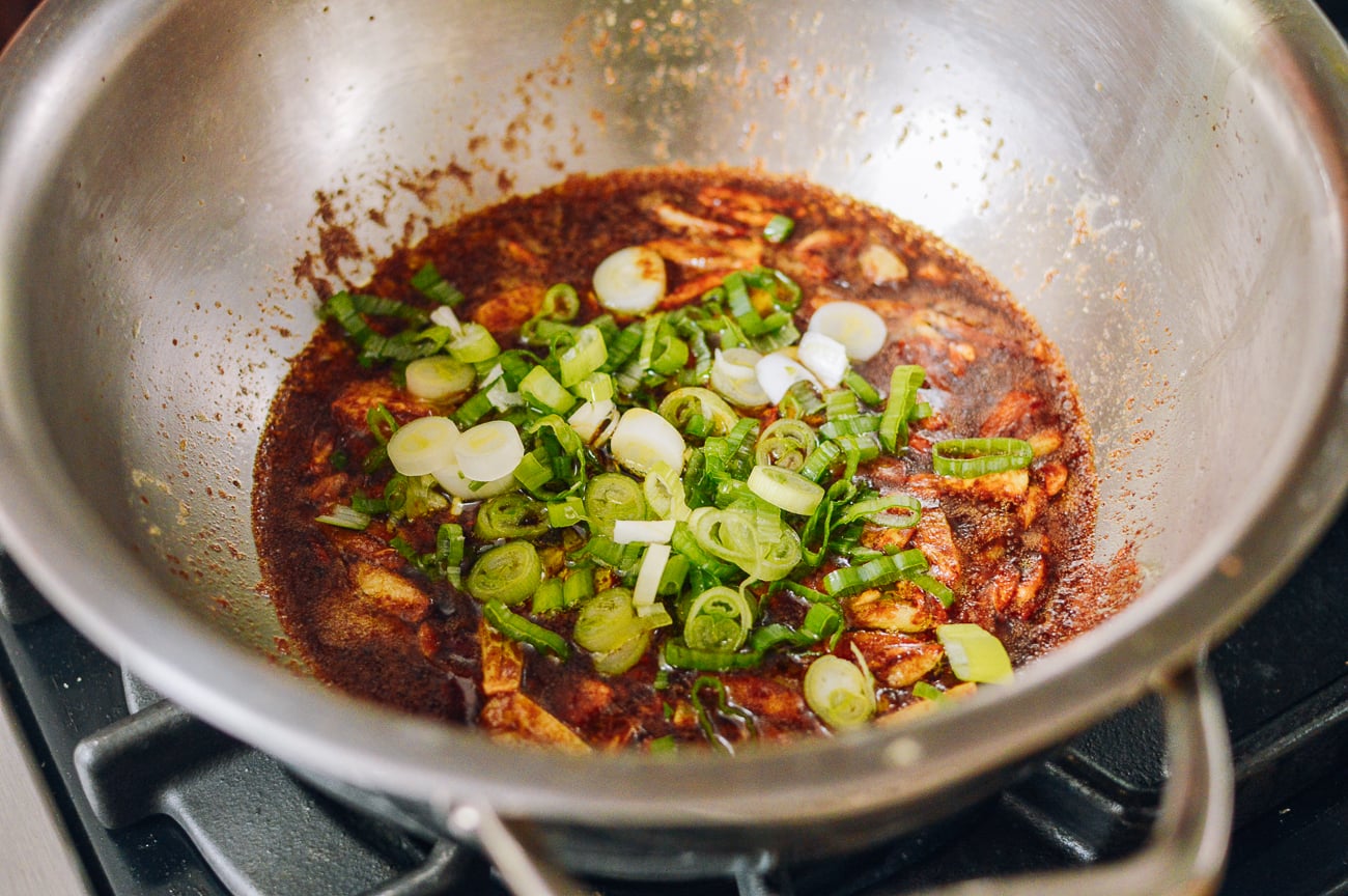 Adding scallions to garlic noodle sauce, jcghk.dfhdjkvfj.cf