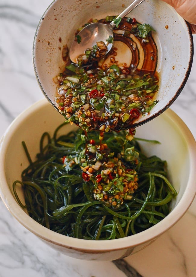 Pouring dressing over seaweed, jcghk.dfhdjkvfj.cf