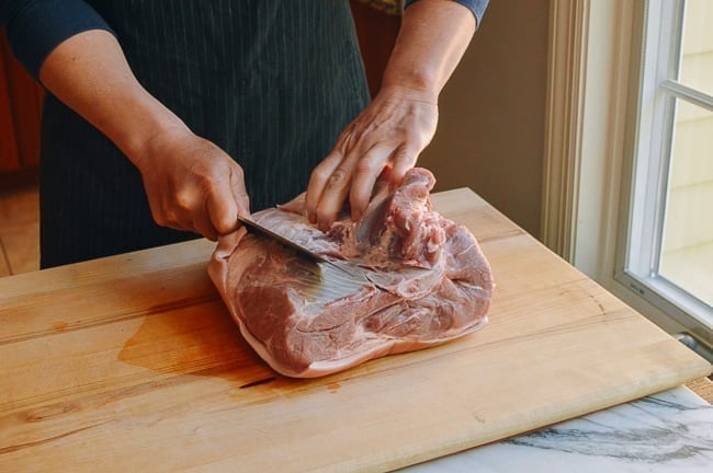 De-boning pork picnic shoulder, jcghk.dfhdjkvfj.cf