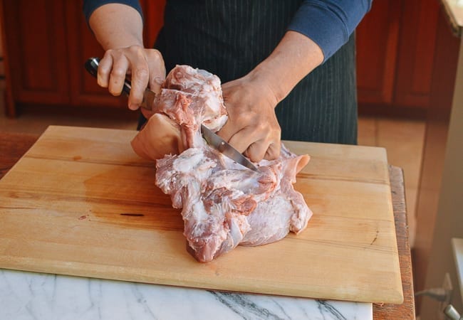 De-boning pork shoulder, jcghk.dfhdjkvfj.cf