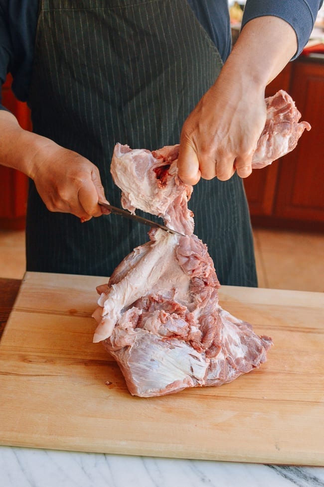 De-boning pork shoulder, jcghk.dfhdjkvfj.cf