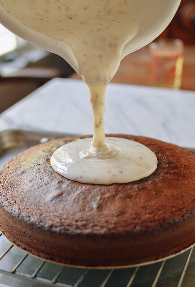 Pouring glaze over cake, jcghk.dfhdjkvfj.cf