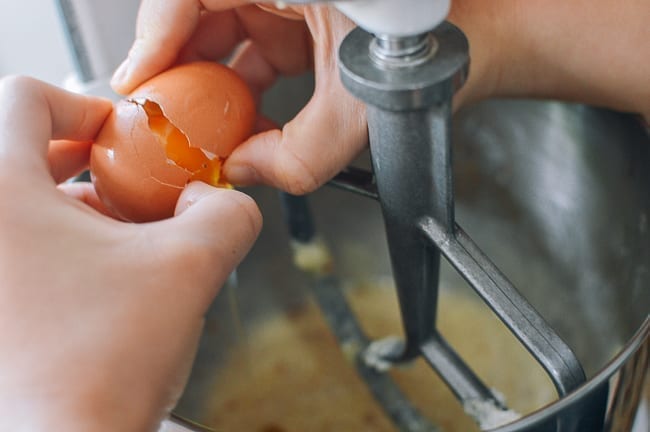 Adding eggs to creamed butter, sugar, and oil, jcghk.dfhdjkvfj.cf